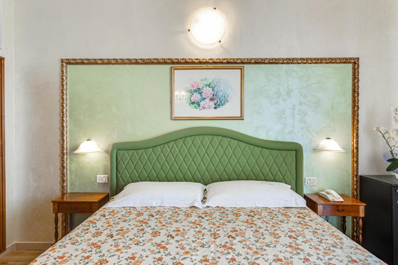 Hotel Internazionale Cesenatico Esterno foto
