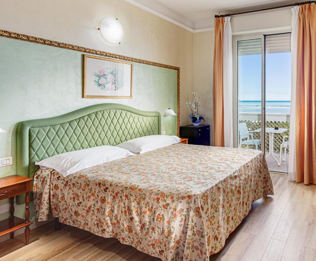 Hotel Internazionale Cesenatico Esterno foto