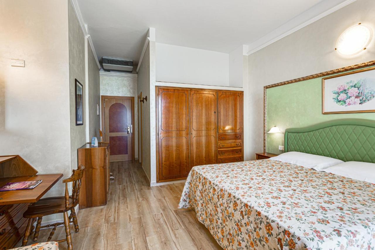 Hotel Internazionale Cesenatico Esterno foto