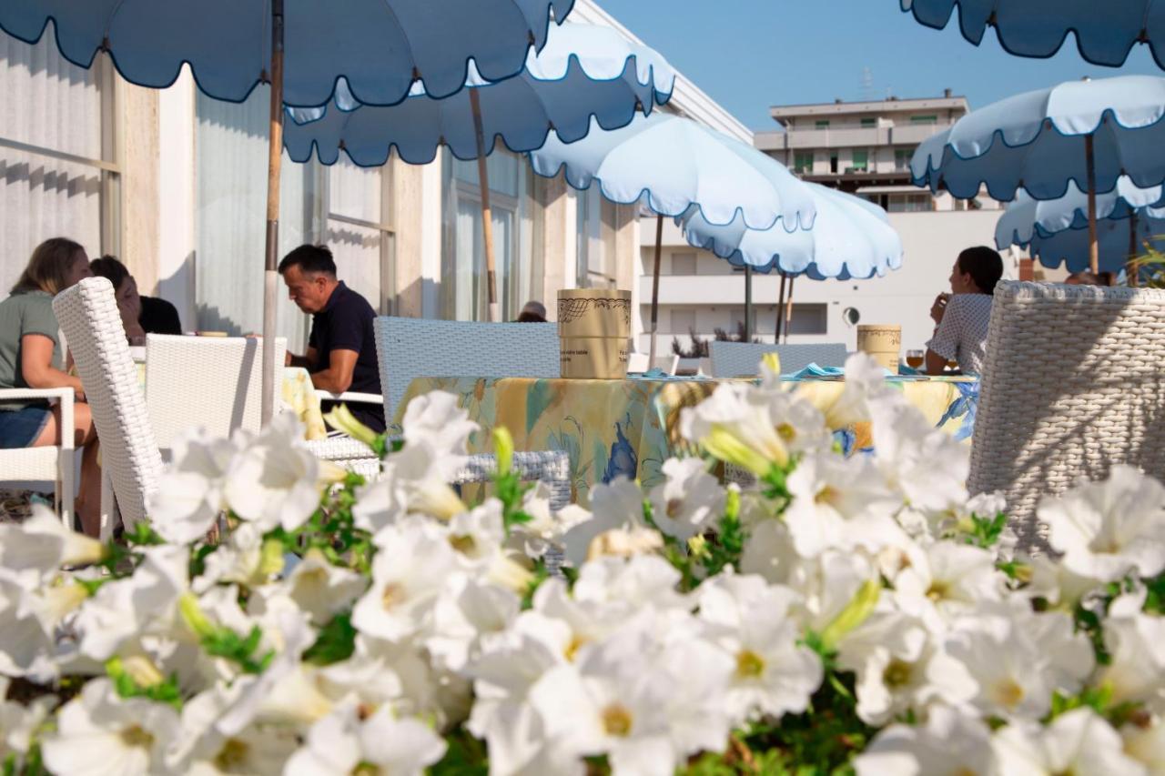 Hotel Internazionale Cesenatico Esterno foto