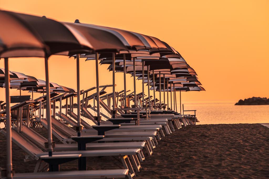 Hotel Internazionale Cesenatico Esterno foto