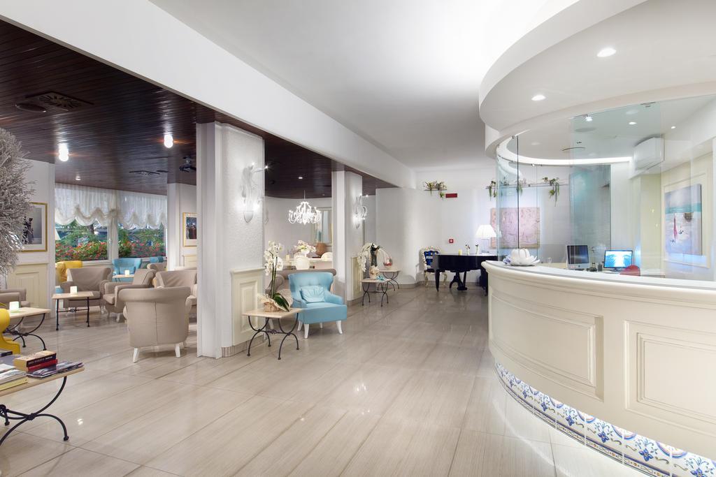 Hotel Internazionale Cesenatico Esterno foto