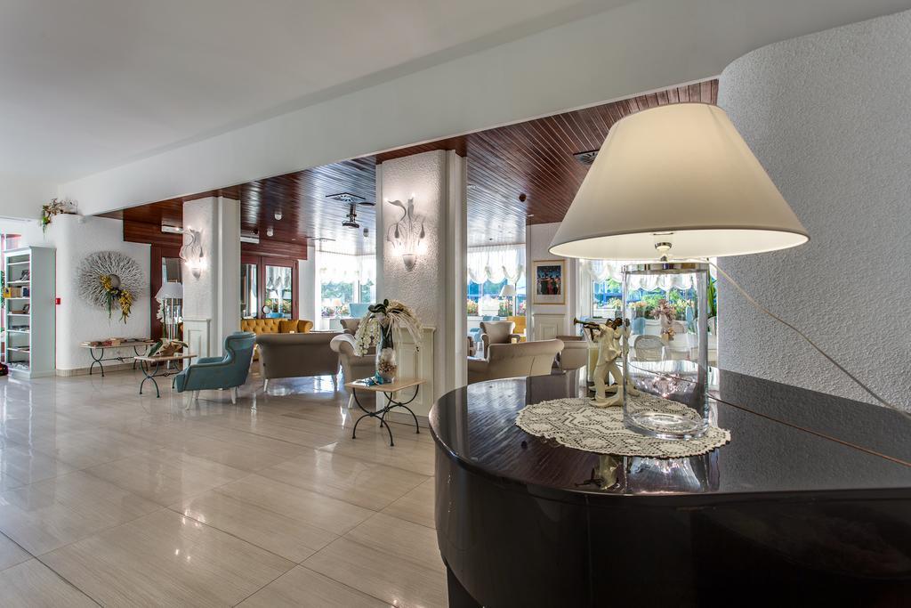 Hotel Internazionale Cesenatico Esterno foto