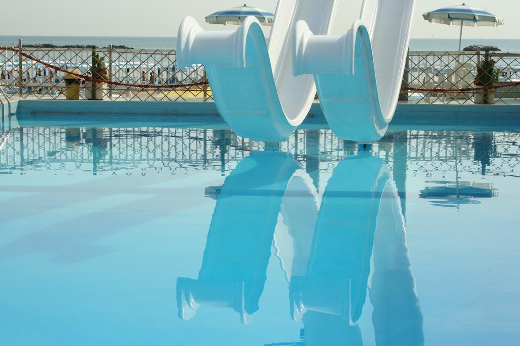 Hotel Internazionale Cesenatico Esterno foto